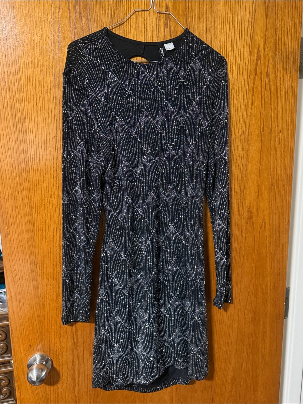 Woman’s size L H&M Black Glitter Chevron Long-Sleeve Dress